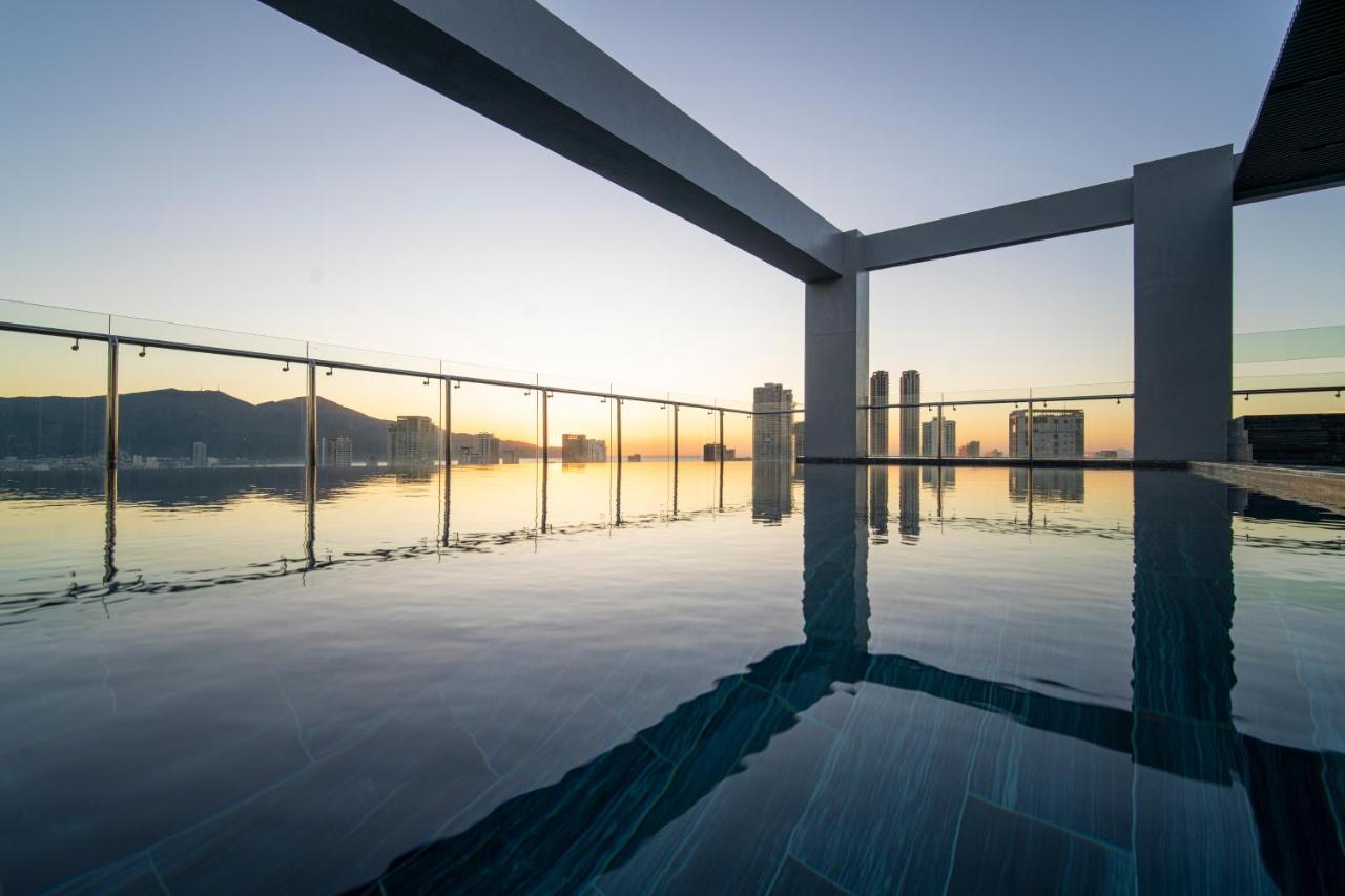 Luxtery Hotel & Spa Da Nang Exteriör bild