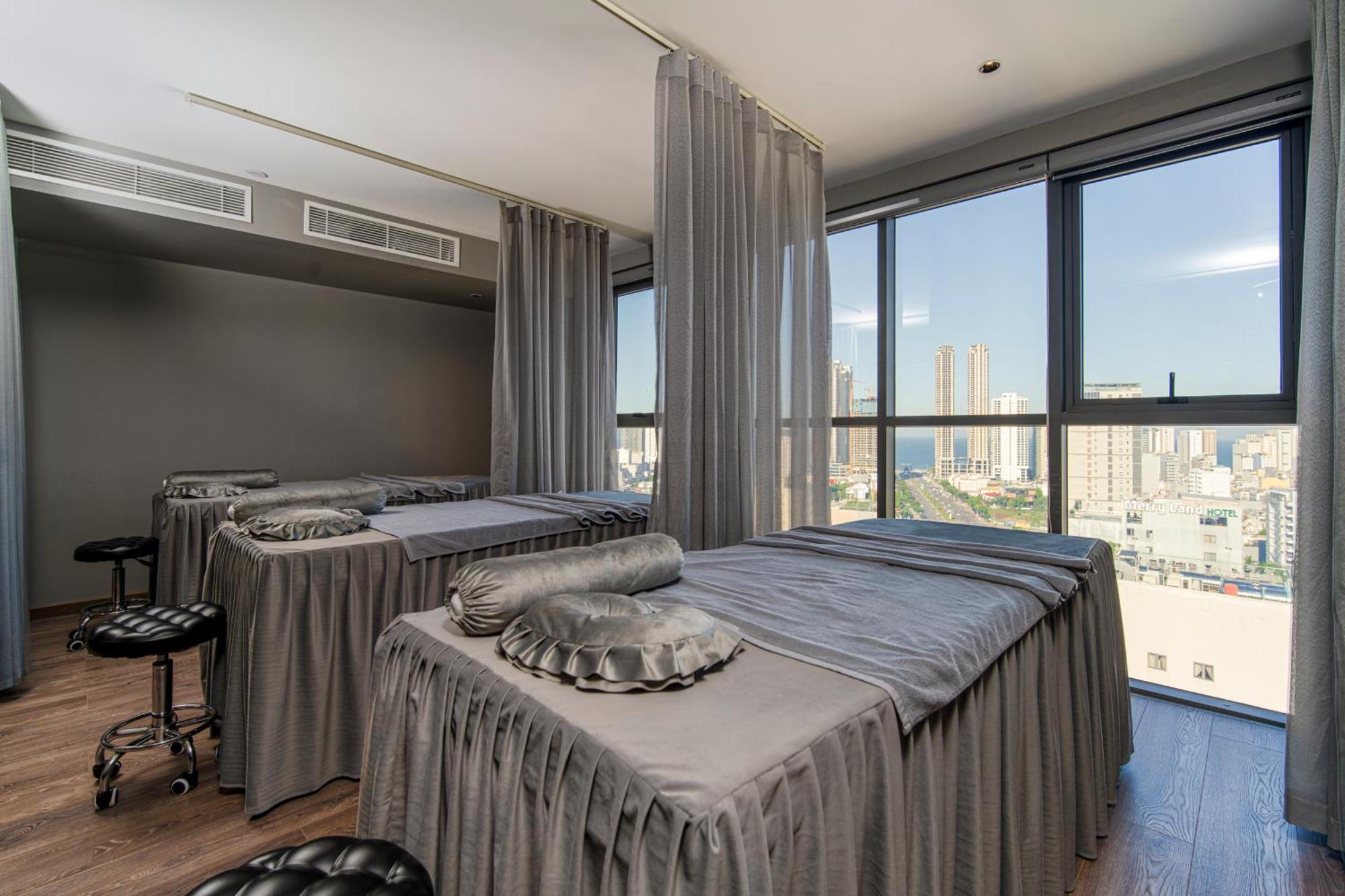 Luxtery Hotel & Spa Da Nang Exteriör bild