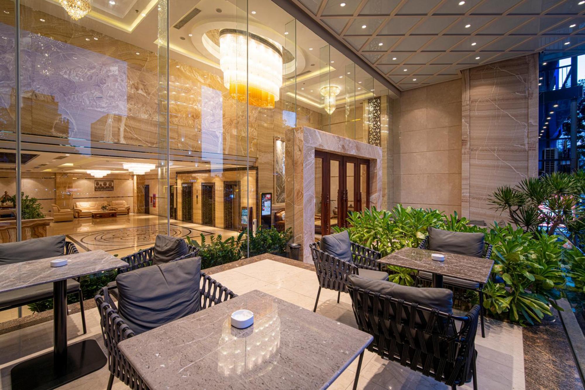 Luxtery Hotel & Spa Da Nang Exteriör bild