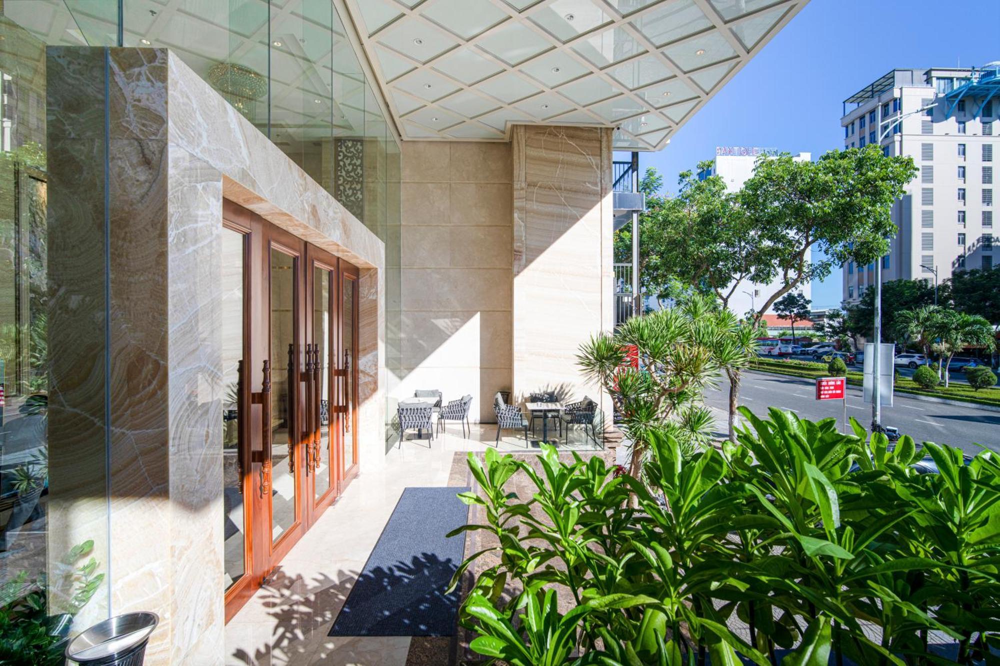 Luxtery Hotel & Spa Da Nang Exteriör bild