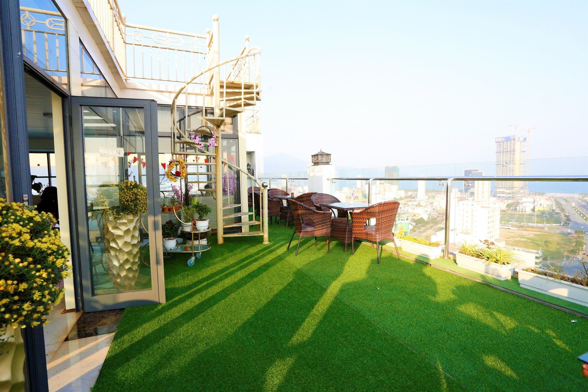 Luxtery Hotel & Spa Da Nang Exteriör bild